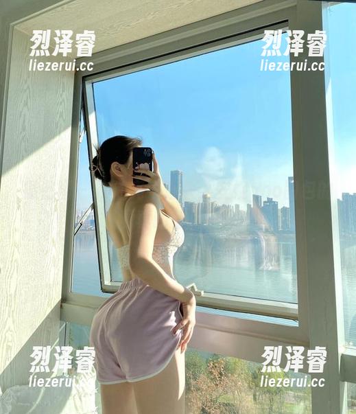 微密圈 - 在油亮中迷失，安妮yoo图包的资源真的值得一探！