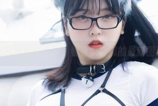 想知道短裤长什么样？看看宋哈娜的最新图册吧！