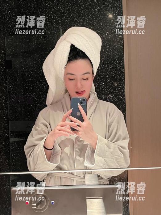 微密圈 - 温热泳池里的宝儿茹171，私拍合集带你感受夏日的微风！