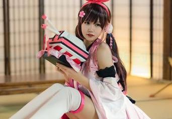 看小仓千代w的镂空写真，感觉身体的每一寸都在被勾引。