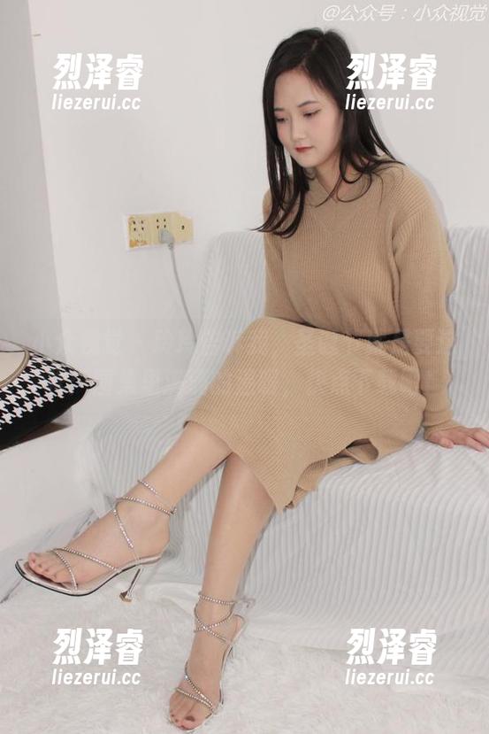 小众视觉 - 玲玲告诉我，圣诞节就是要这样：图集里满满的温暖，快点下载吧！
