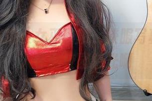 闪闪发光的小女巫露娜，校服写真真是让人怀念校园时光啊