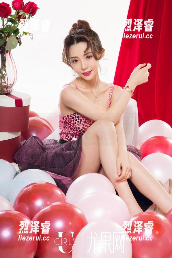 尤果网 - 琳丽的套装作品集又来了，感觉每一套都在放大她的美！