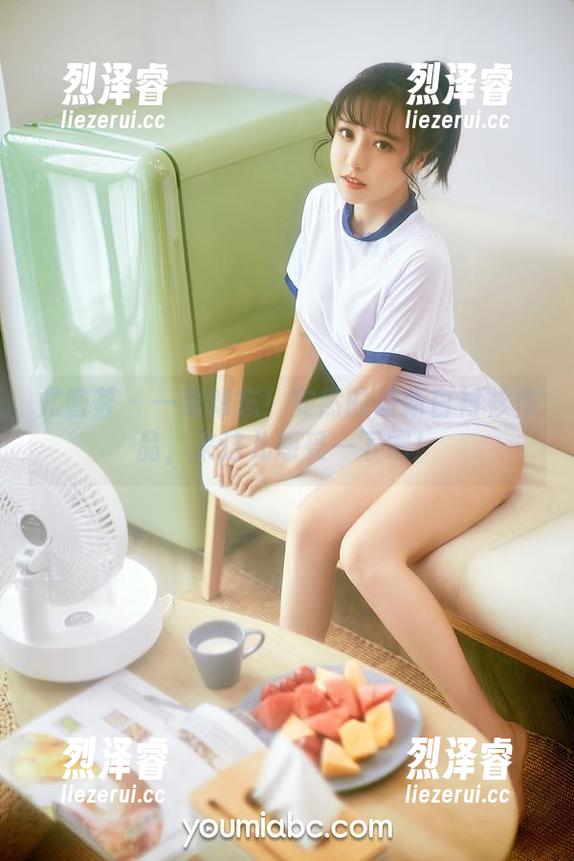 尤蜜荟 - 一眼难忘！安然的最新白衬衫作品，来这儿感受一下吧！