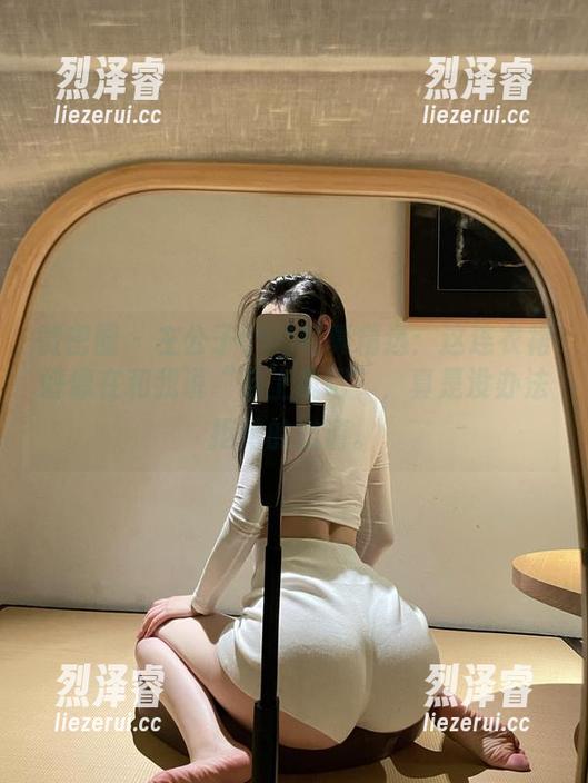 微密圈 - 左公子666写真精选：这连衣裙好像在和我说“穿上我吧”，真是没办法拒绝的邀请。