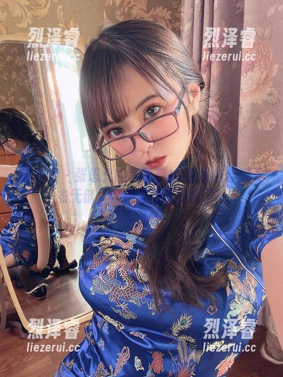 微密圈 - 张思允的写真和JK制服结合得天衣无缝，我完全被吸引住了！
