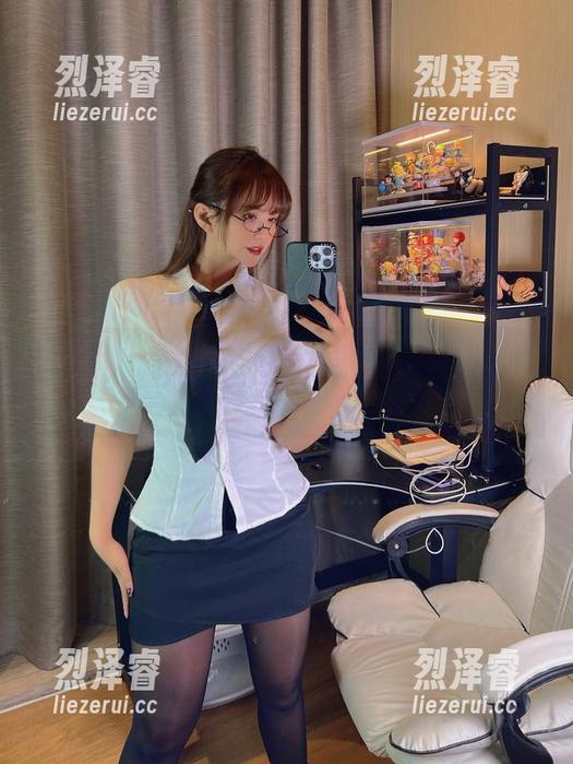 微密圈 - 浴室里的张思允nice，套图分享真是给我种种不该有的想法！
