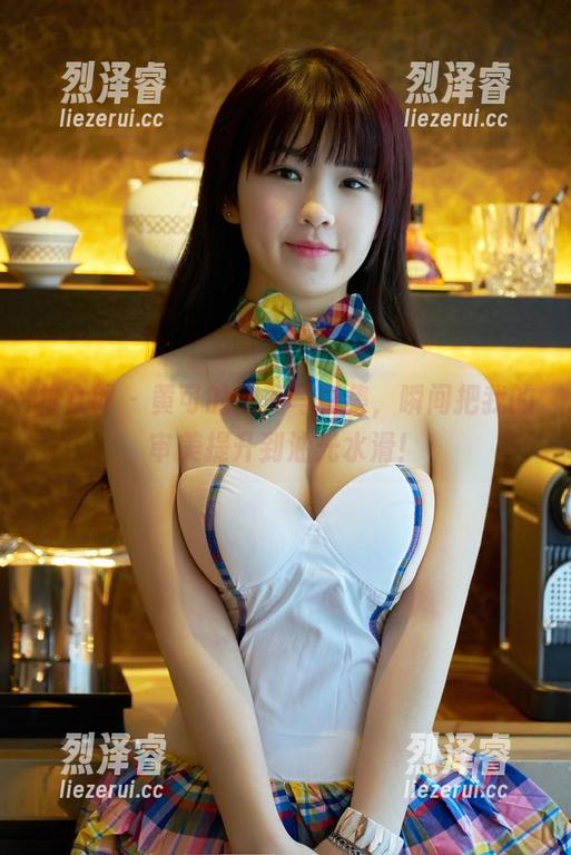 推女郎 - 黄可的油亮写真集，瞬间把我的审美提升到油光水滑！