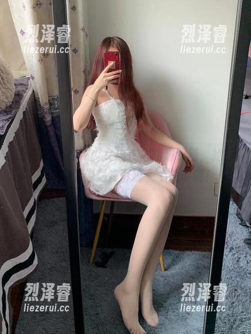 微密圈 - 提袜少女连衣裙图集更新，她的每一套都像是在诉说一个故事啊！