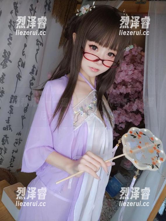 福利满满——摇摇乐yoyo化身毛衣比基尼女神，秋冬也要性感！