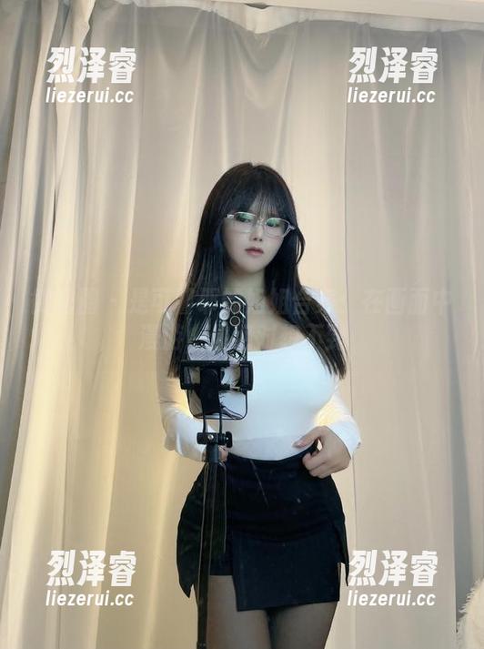 微密圈 - 是可馨耶的姐姐合集：在画面中漫游，你绝对想不到