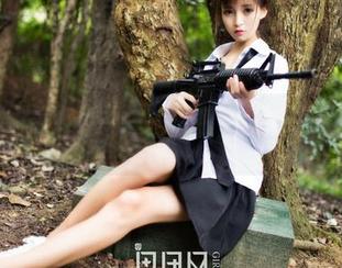 果团网 – 这双美脚，免费照片大放送，莫雅琪也忍不住想秀一秀！