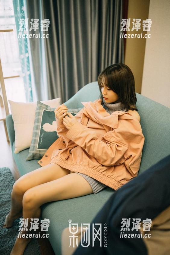 果团网 - 居家写真：龚玥菲的姿势总是显得那么自在，就是我也想学！
