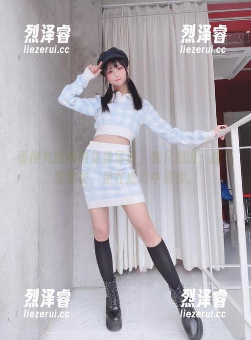 柳丸 看柳丸的旗袍免费写真,我只想说:这不是穿衣,是在虚幻中漫步。