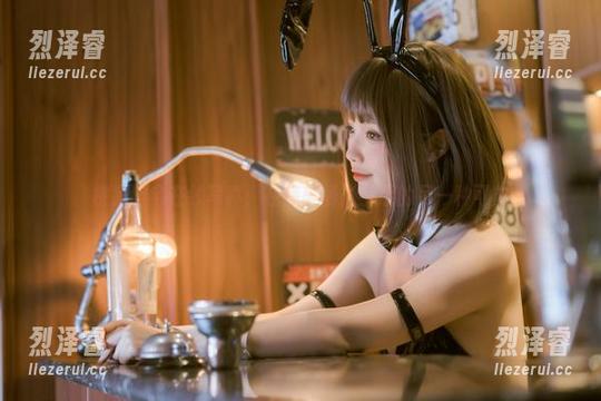 桃良阿宅在线写真：在停车场，生活的另一种可能