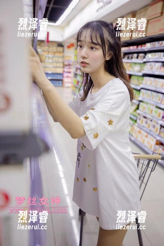梦丝女神 - 谁能告诉我，寒霜的这组主播套图是怎么做到既清新又诱惑的？