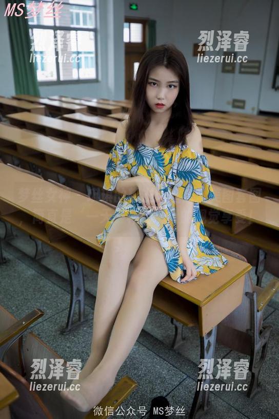 梦丝女神 - 琪琪的粉衣肉丝袜：美图套图，简直是‘一天一杯奶茶’的视觉享受！
