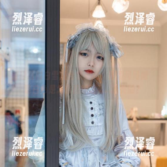 梨瑾瑾的白雪姬合集更新，真想问问她，这白色是怎么拍得这么...透亮的？