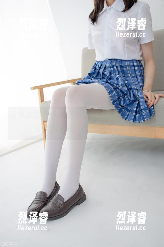 森萝财团 - 小奶糕Milky的妹妹图集：被美貌闪到眼，连笔都歪了！