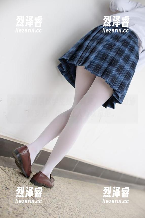 森萝财团黑丝学生妹写真集，原图下的清新岁月，真是让人难以抗拒。