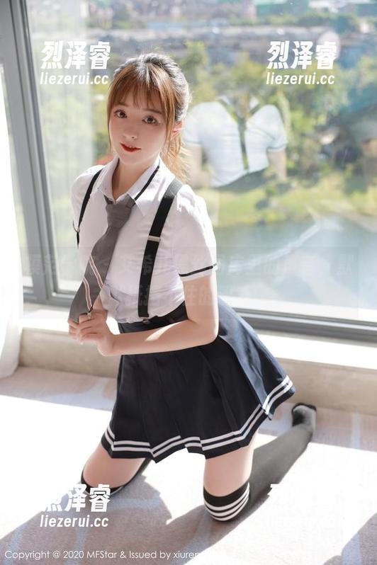 模范学院 - 艾希儿黑丝图库里的声音，默默抵挡不住的诱惑。