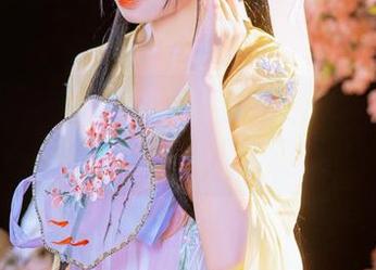 爆机少女喵小吉分享：旗袍里的小悲伤，和小欢喜交织的日子