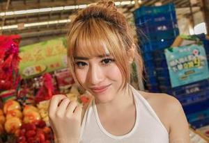 爱丝 – 高清中流露的佳慧气质，哦，高跟鞋真有魔力！