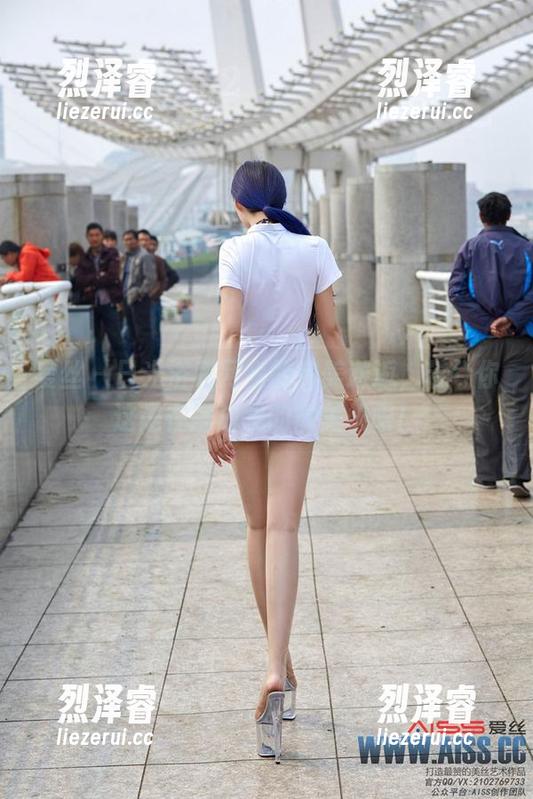 爱丝-若兮 爱丝 - 日光浴和网盘的完美邂逅,若兮你这是在挑战我的审美极限!
