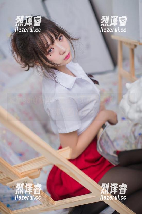 疯猫ss的私拍：死库水不是普通水，它是“惊艳”的代名词。