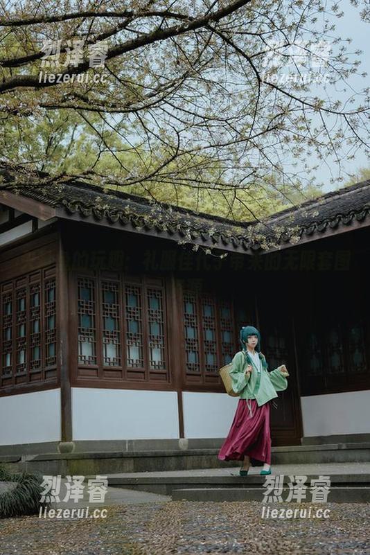 矢量鱼的玩趣：礼服佳代子带来的无限套图资源