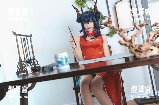 最新写真集：神乐坂真冬眼镜下的万种风情，快来围观