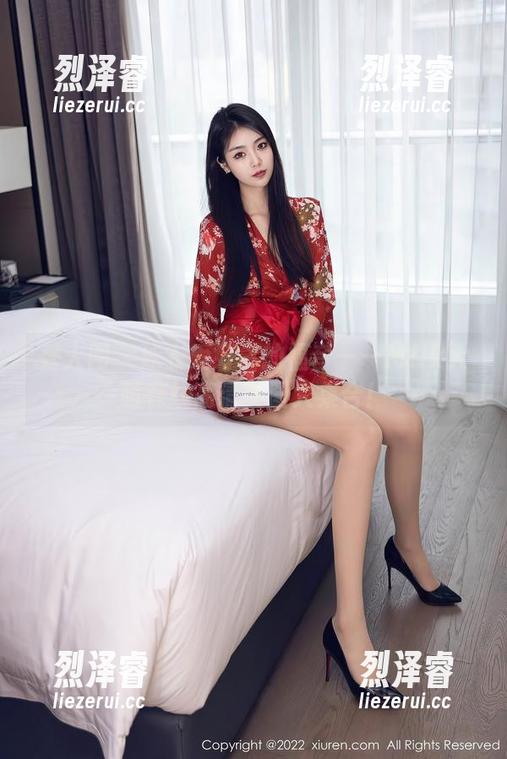 秀人网 - 泳衣爱好者的福音——Milk大萌在线高清美图大集合！