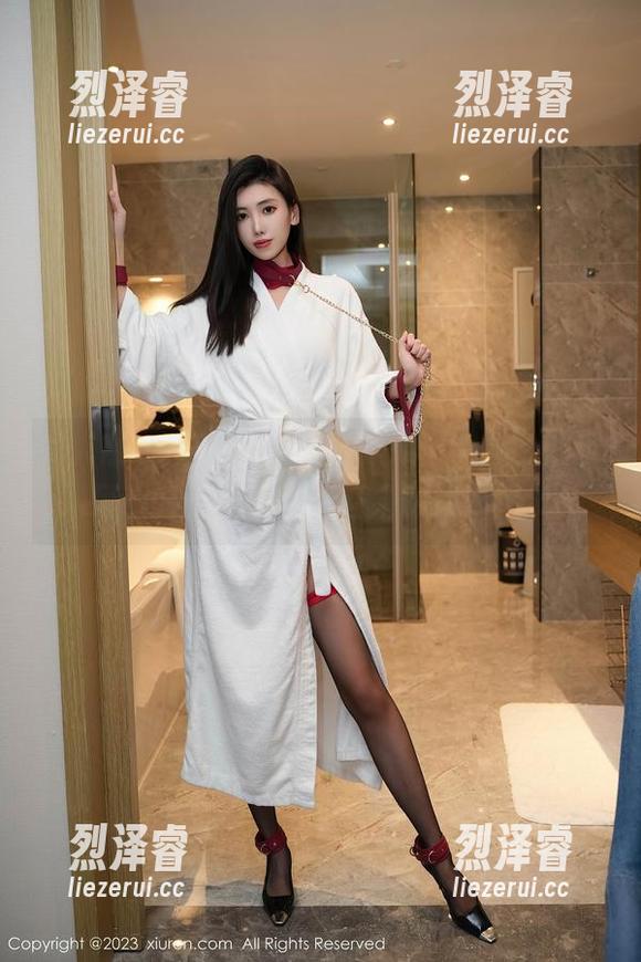 秀人网 - 一张原图，伍晓丽Shirley的御姐风情，视觉上就像糖果般让人想要！
