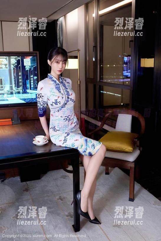 秀人网 - 尝尝南初妹妹的高清写真集：厨娘的菜和心思，谁能抵挡？