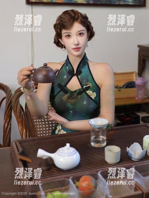 秀人网 - “礼服”图集来啦！大美媚京又要让你们尖叫了，赶紧下载给你们惊喜！