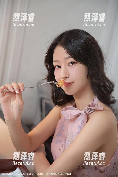 秀人网 - 娜比的天使图集：谁说天使不能有点小调皮？
