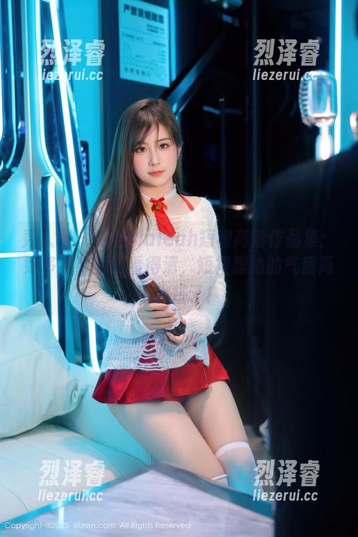 秀人网 - 安然Maleah短裙高清作品集：好多细节都能看得清，短裙跟她的气质简直太搭了！