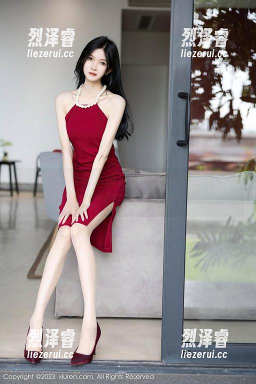 秀人网 - 探寻小逗逗的校服合集，谁知道这些壁纸背后藏了啥？
