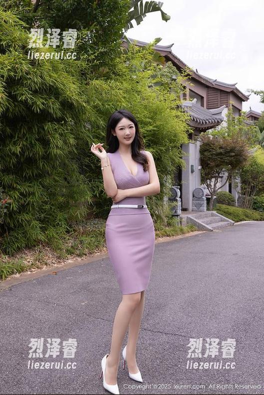 秀人网 - 林文文yooki全套职业装图集：什么？职场还能这么玩？