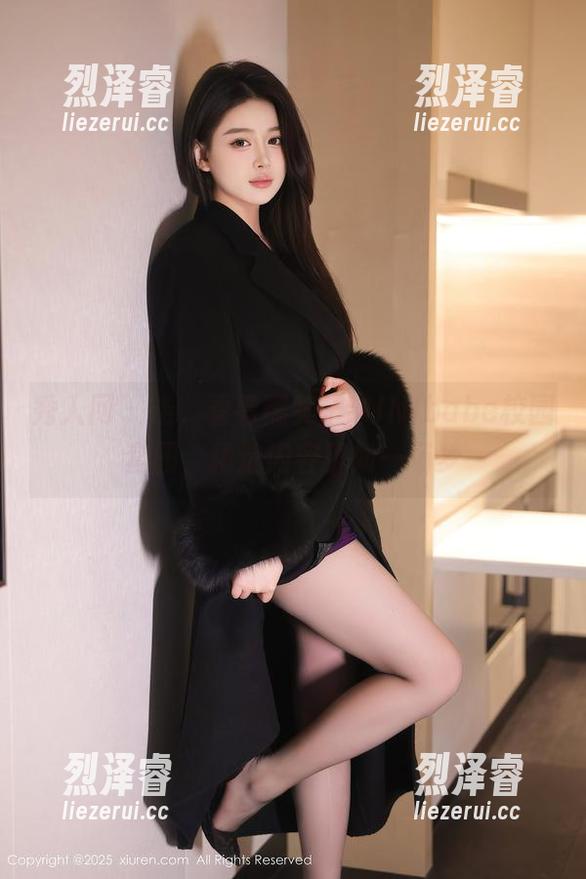 秀人网 - 走，看看糯美子MINIbabe校园套图，精选内容犹如一场梦