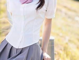 秀人网 – 看赵惟依coco的比基尼写真，美图中那种无声的自信，瞬间打动你心底的柔软。