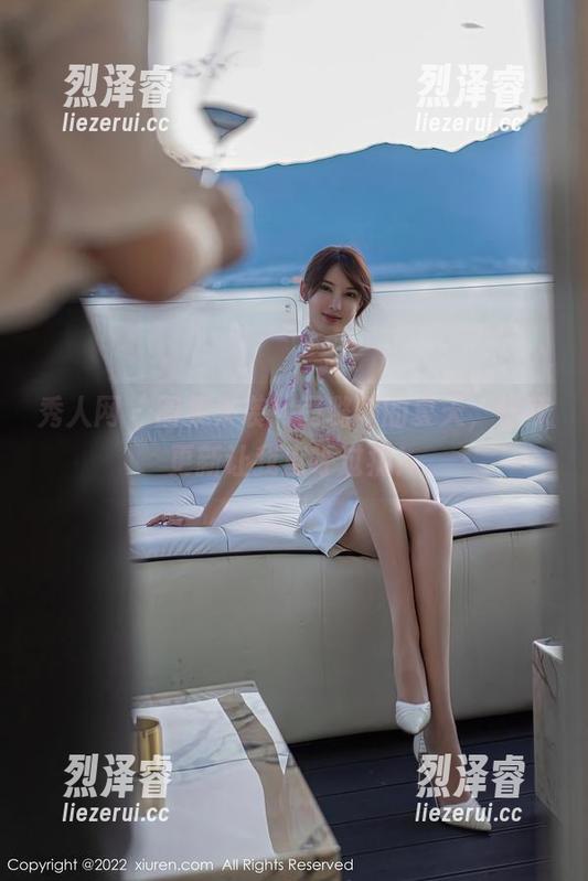 秀人网 - 图集来袭！闫璐璐的夏天，热辣更新让我直呼过瘾！