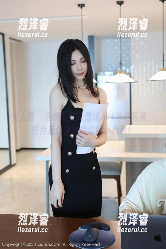 秀人网 - 在线欣赏陈思琪Art泳池写真，图片里仿佛在撩你的小心肝！