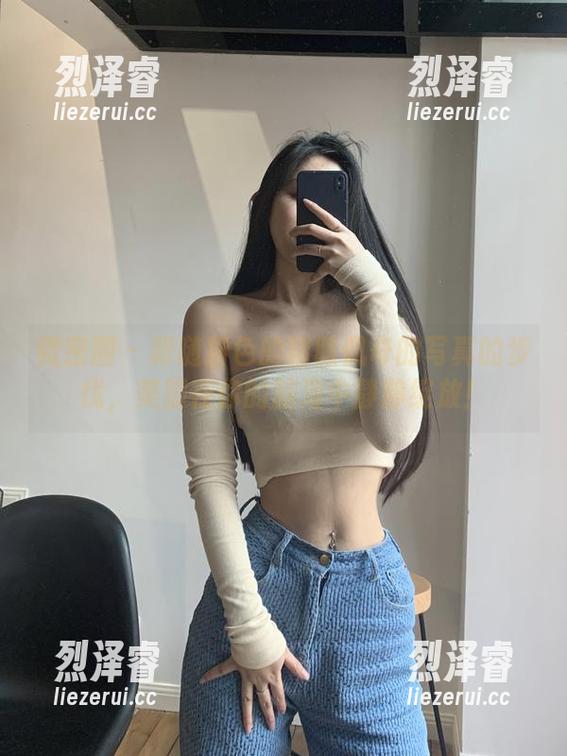 微密圈 - 跟随粉色的猪陈佩奇的写真的步伐，美脚在你的脑海中静静绽放！