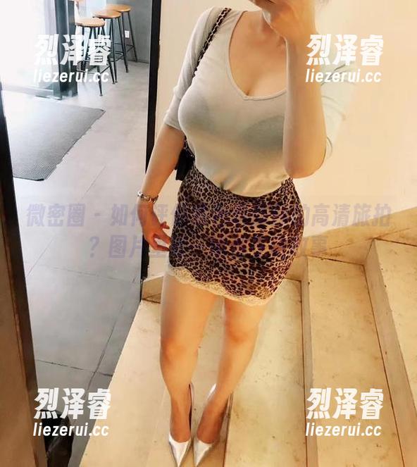 微密圈 - 如何评价紫色哒豚豚的高清旅拍？图片里每一帧都在讲故事