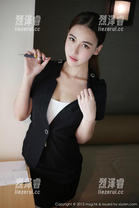 美媛馆-伊雨蔓Fiona 美媛馆 - 伊雨蔓Fiona的校服写真福利,图片让人忍不住想点赞!