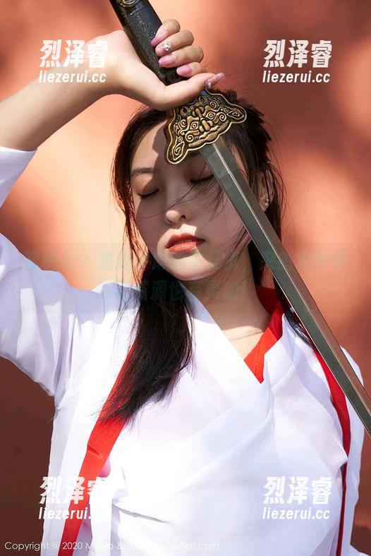 蜜桃社 - 偶遇伊琳的牛仔裤，突然觉得美图资源也有灵魂！