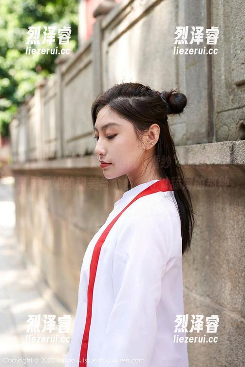蜜桃社 - “小草莓Berry婚纱”原图，全套展示她的甜美与个性，可以舔屏的那种！