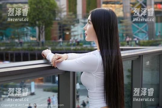 蜜桃社 - 在杏子的世界里：女孩合集，恍如游走于幻影之中