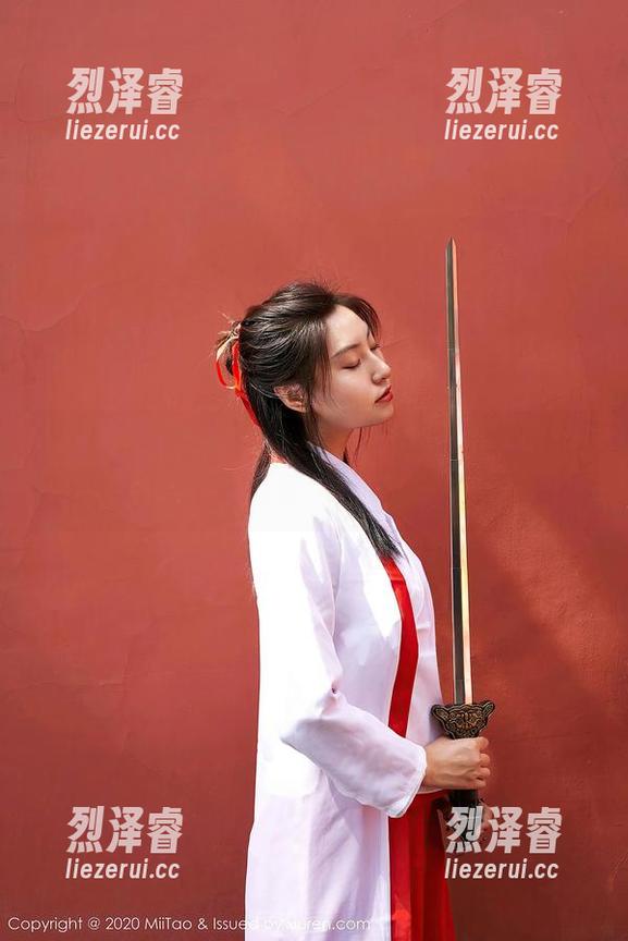 蜜桃社 - 校服也能穿出新花样：雪梨sherry高清图包，真是养眼！